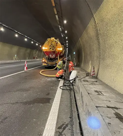 如东隧道排水渠清淤